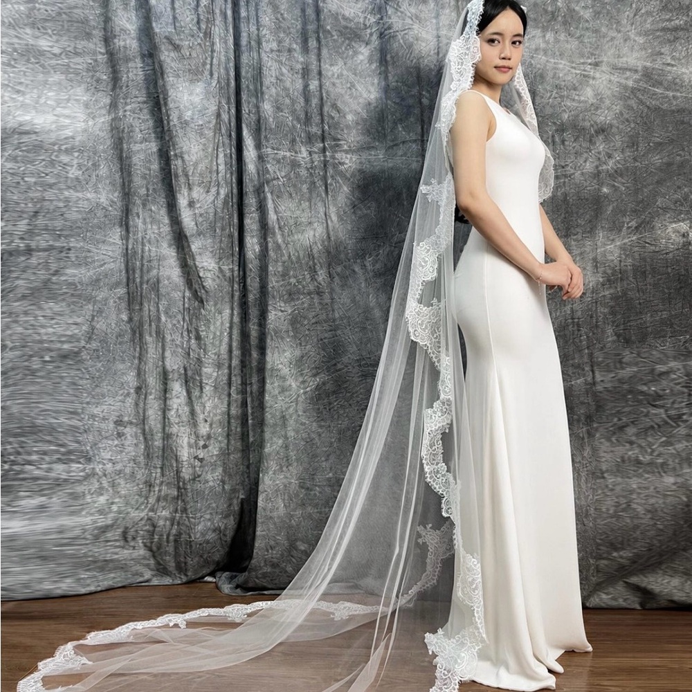 Chantilly Lace Cathedral Mantilla Veil